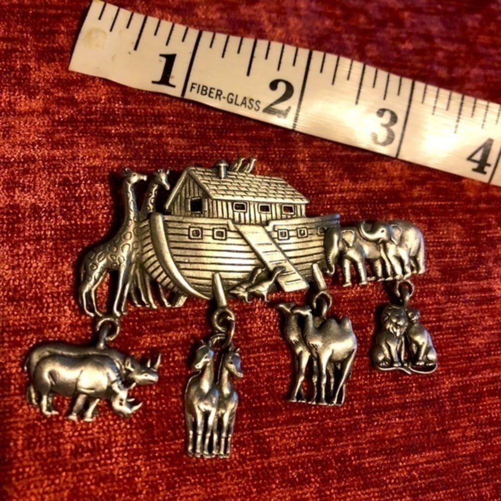 Noah’s‎ ark pewter pin